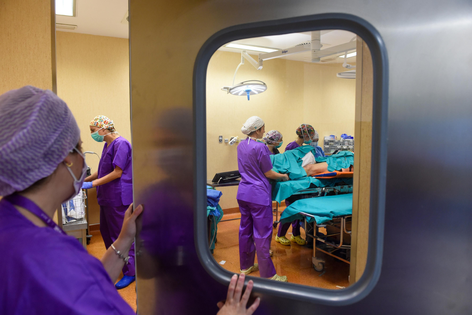 Reportaje sobre los 100 años que ha cumplido el Hospital de Cruz Roja