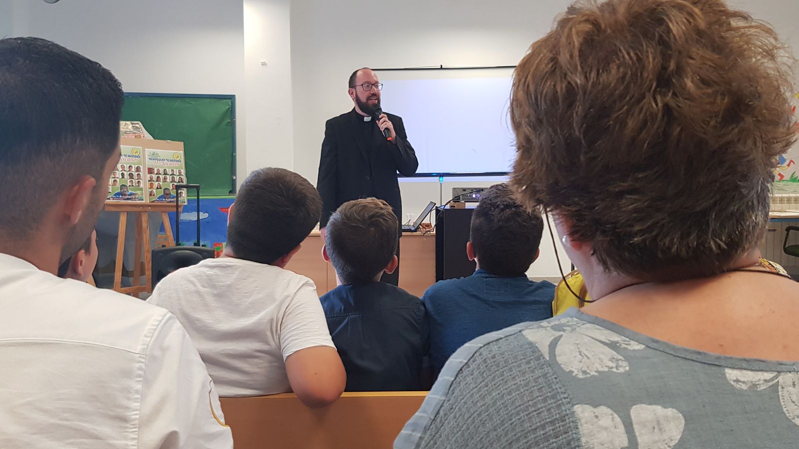 El sacerdote Juan Manuel Góngora durante su intervención.