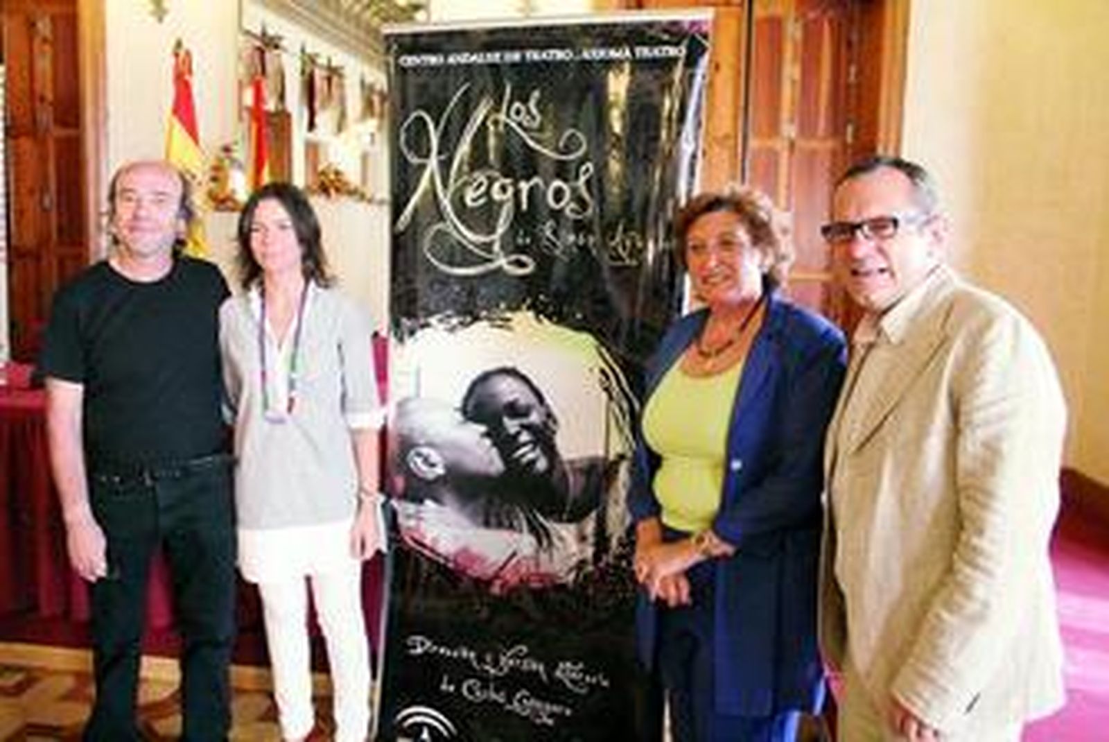 Carlos Góngora, de Axioma, con Yolanda Callejón junto a Guadalupe Ruiz y Francisco Ortuño, director del CAT.