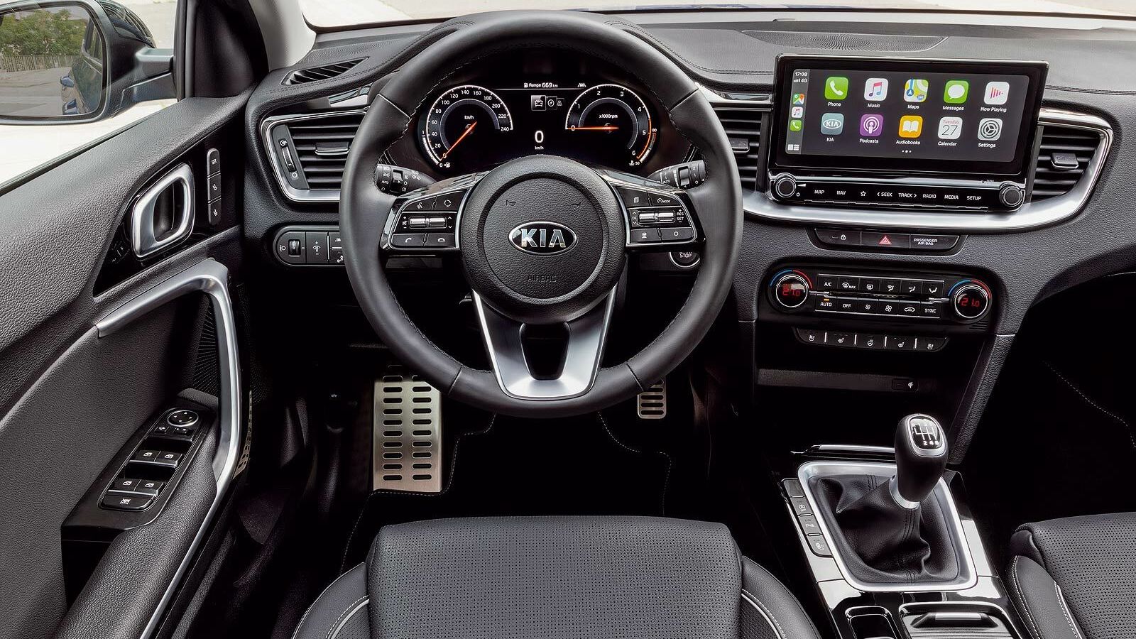 Del interior nos quedamos con su gran pantalla táctil.