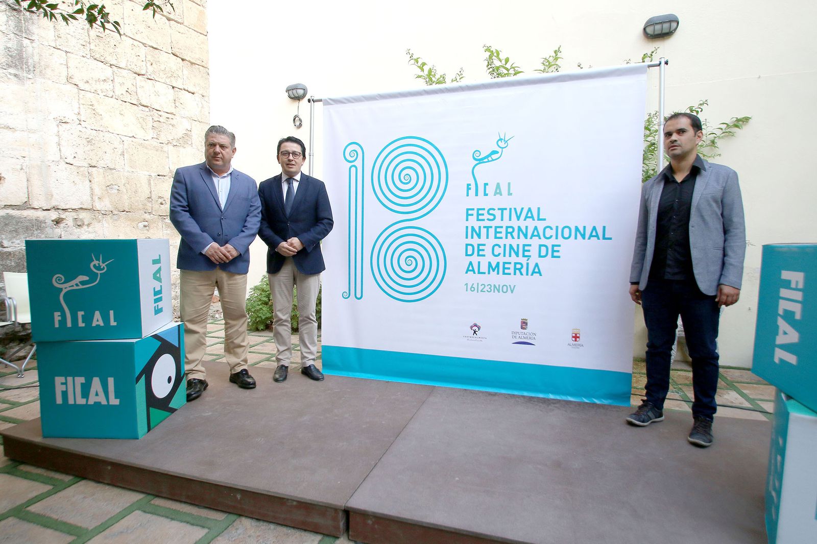 El concejal Diego Cruz,  el diputado Manuel Guzmán y el director de FICAL, David Carrón.