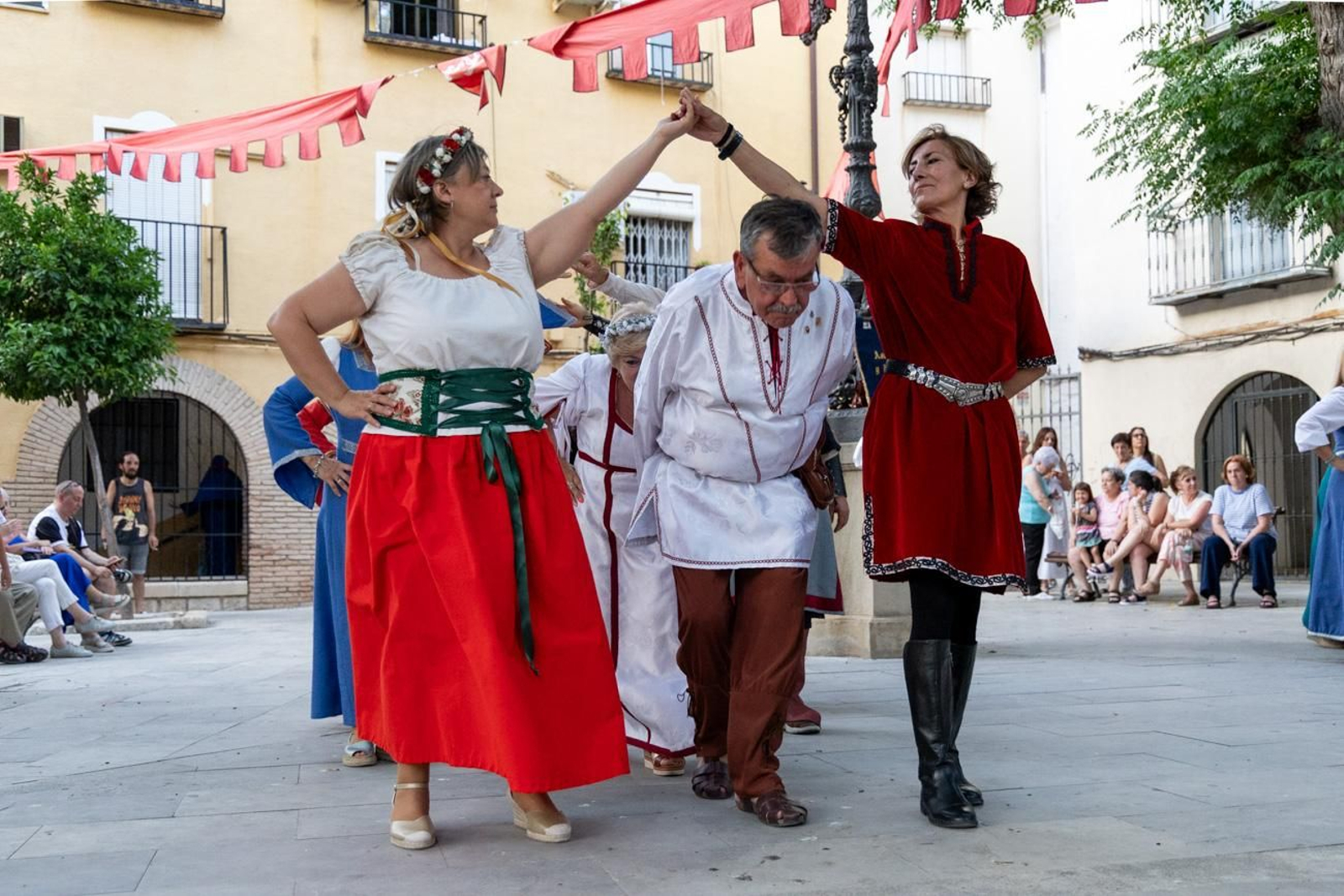 Exhibición de Bailes Medievales y Pasacalles del Lagarto de la Magdalena