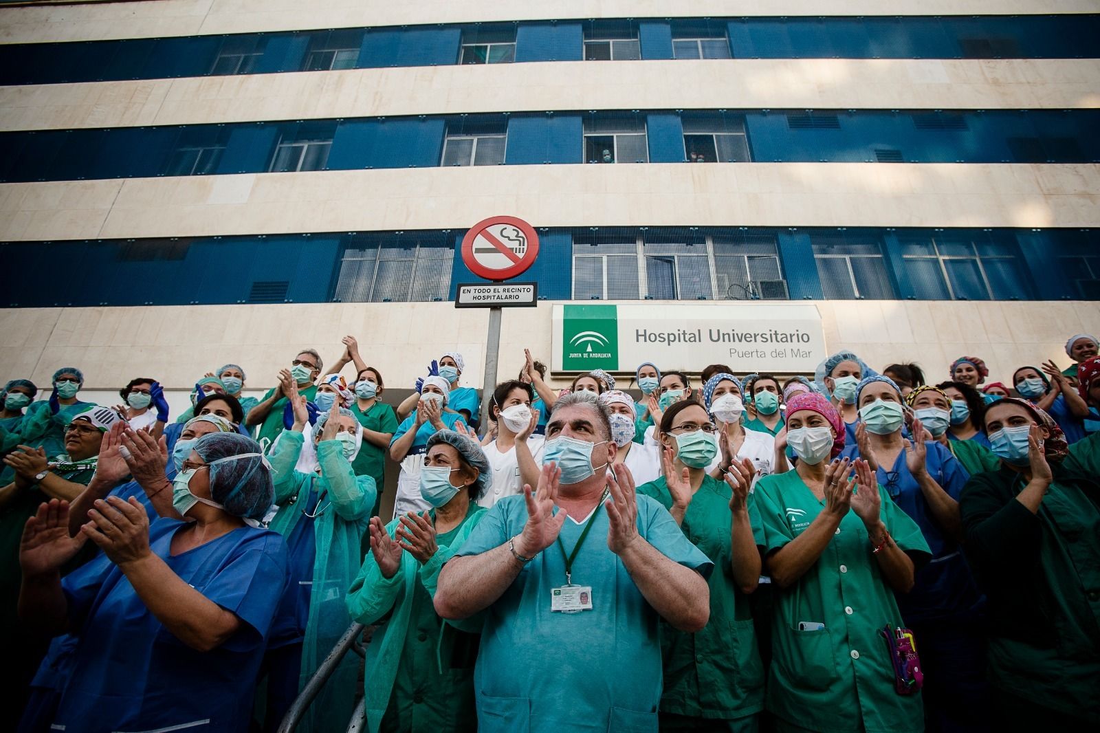 El aplauso ante el Puerta del Mar que durante el confinamiento unió a todos los españoles.