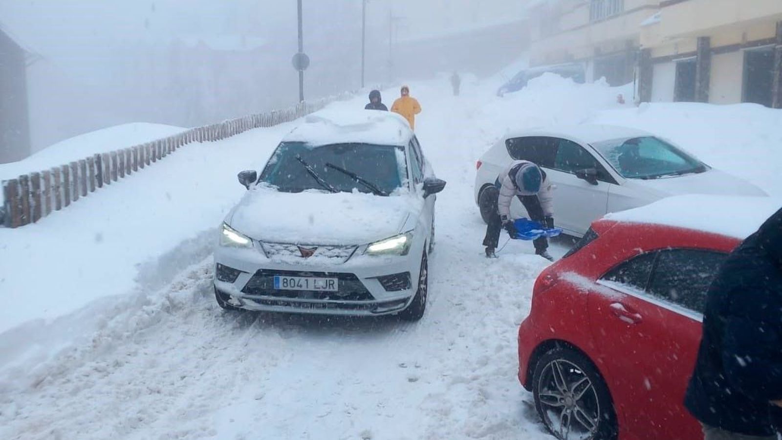 Vehículos atrapados por la nevada del pasado fin de semana