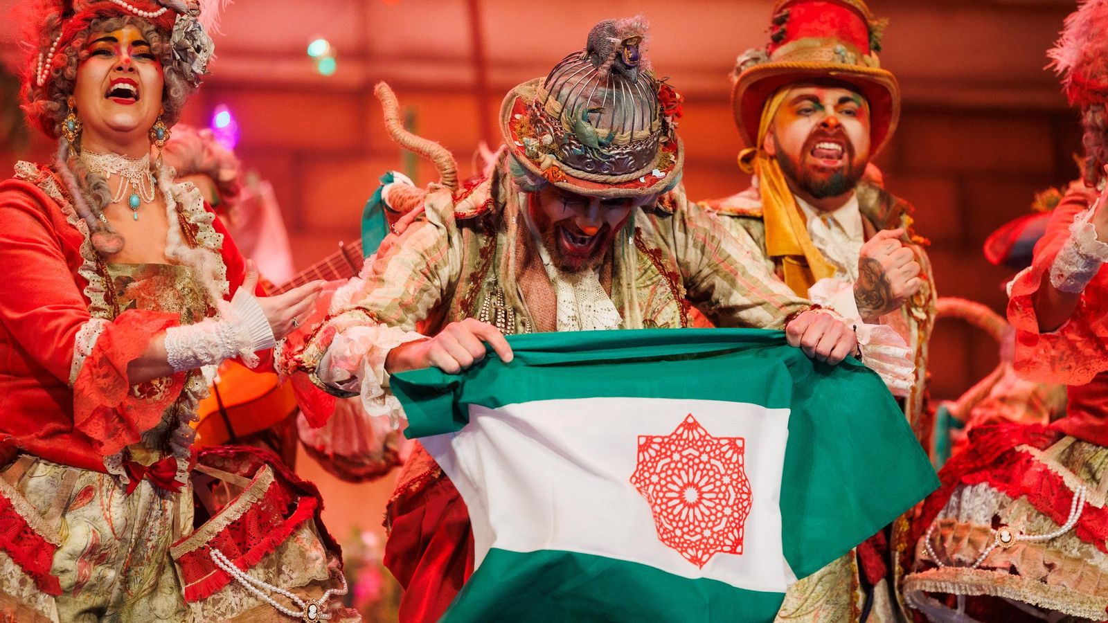 Búscate entre las mejores imágenes de la final del COAC 2025 del Carnaval de Cádiz