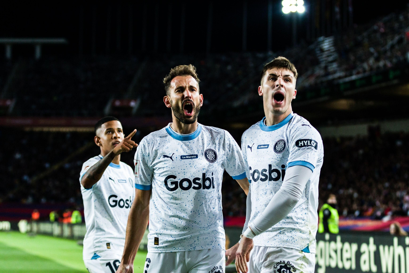 Stuani, Valery y Savio celebran el tercer tanto gerundense.