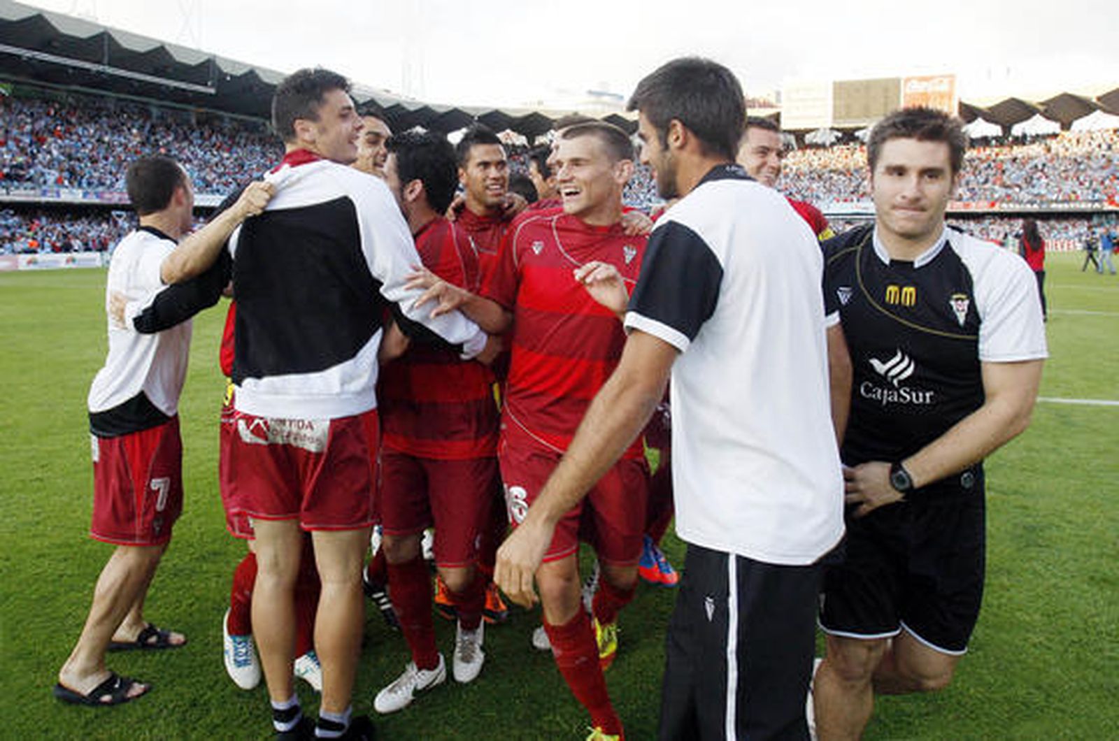 El Córdoba se clasifica para los 'play off' tras empatar sin goles con el Celta.

Foto: LOF