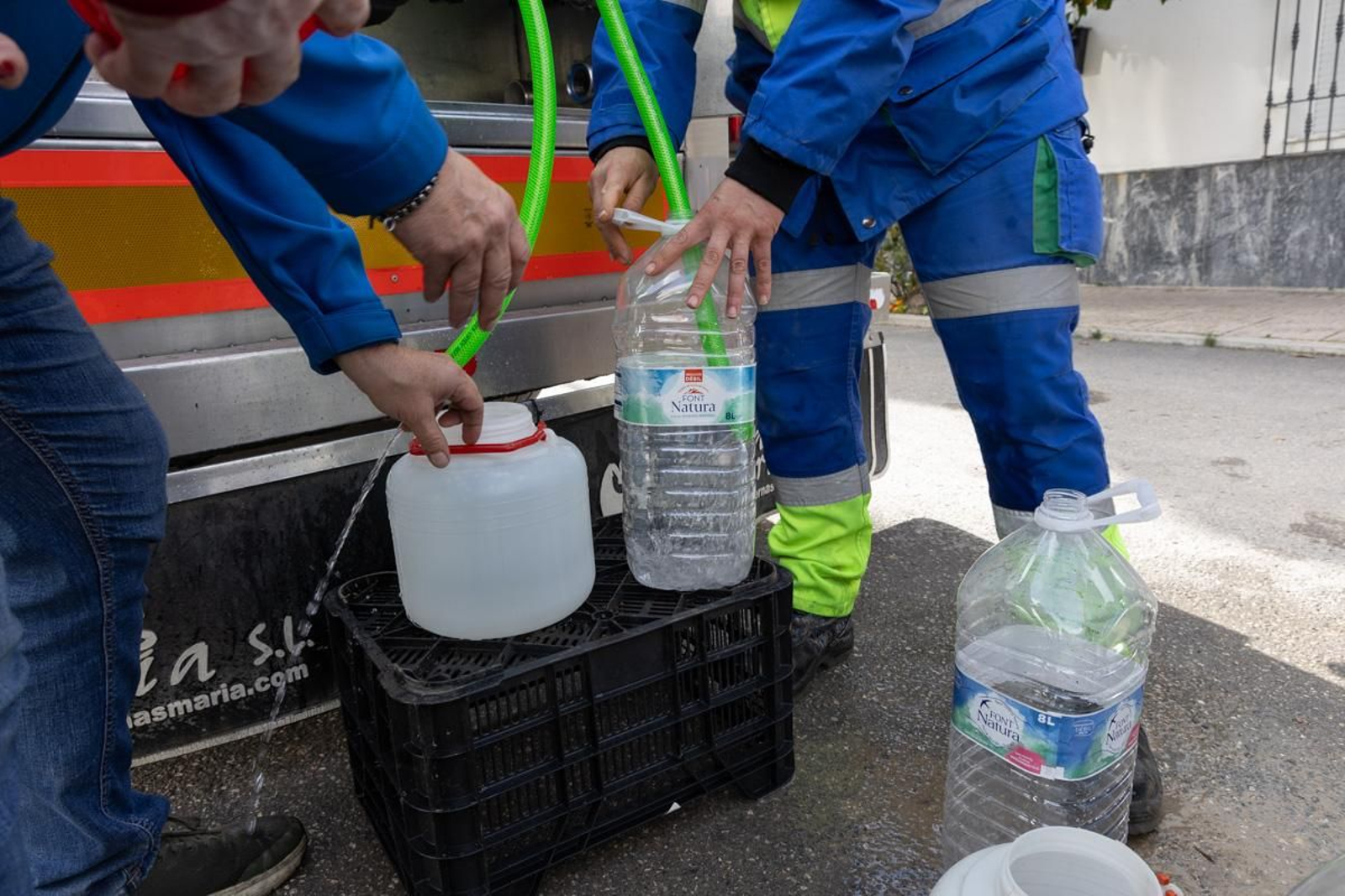 Reparten agua en Mote Lope Alvárez tras prohibir su consumo por presencia de bromato