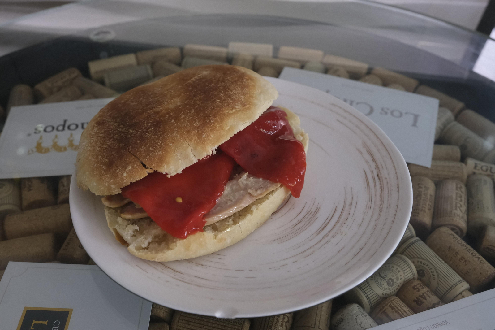 Los Chopos, el bar que convierte a los personajes ilustres de Córdoba en suculentos bocadillos