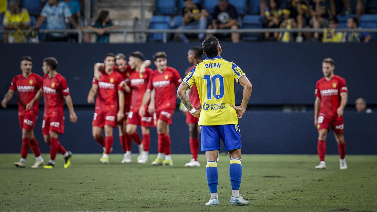 Búscate entre las fotos del partido de fútbol entre Cádiz CF y Real Zaragoza