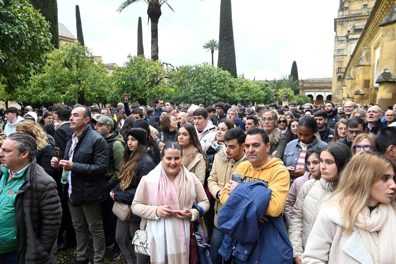 El concierto de bandas de Semana Santa en el Patio de los Naranjos, en imágenes