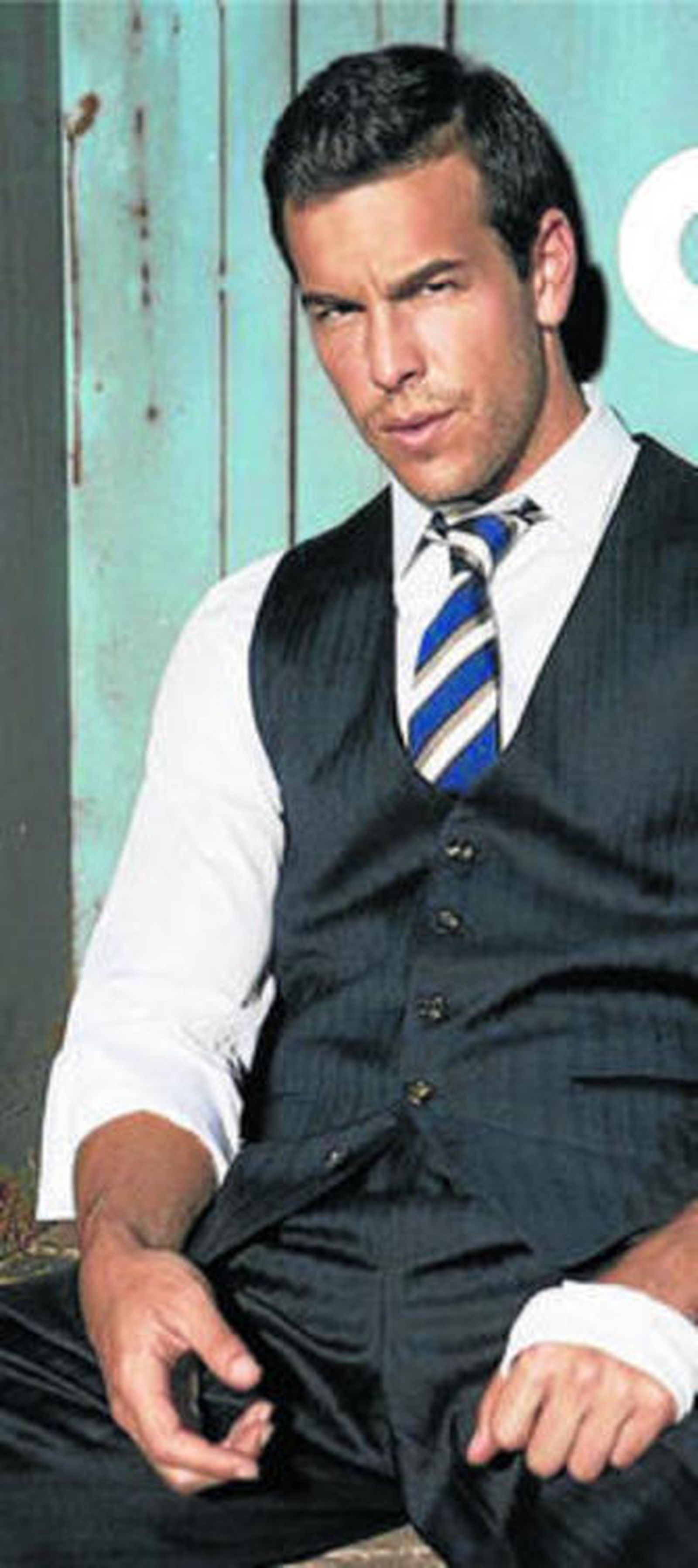 La nueva apariencia de Mario Casas es mucho más sofisticada.