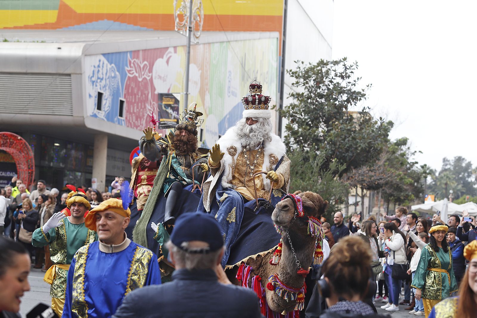 Imágenes de la mágica llegada de los Reyes Magos y la Estrella de la Ilusión a Huelva en barco