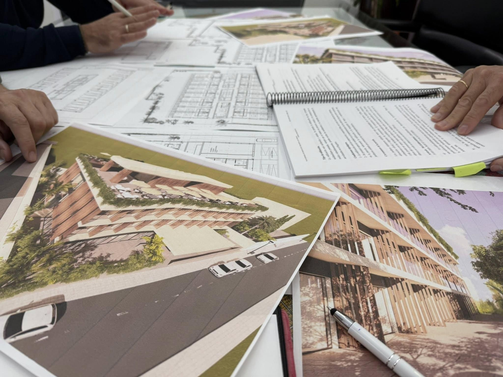 Imagen publicada por el propio Ayuntamiento tras la reunión con la empresa privada 'EUFIDE' para el proyecto del futuro hotel en Villa Gloria.