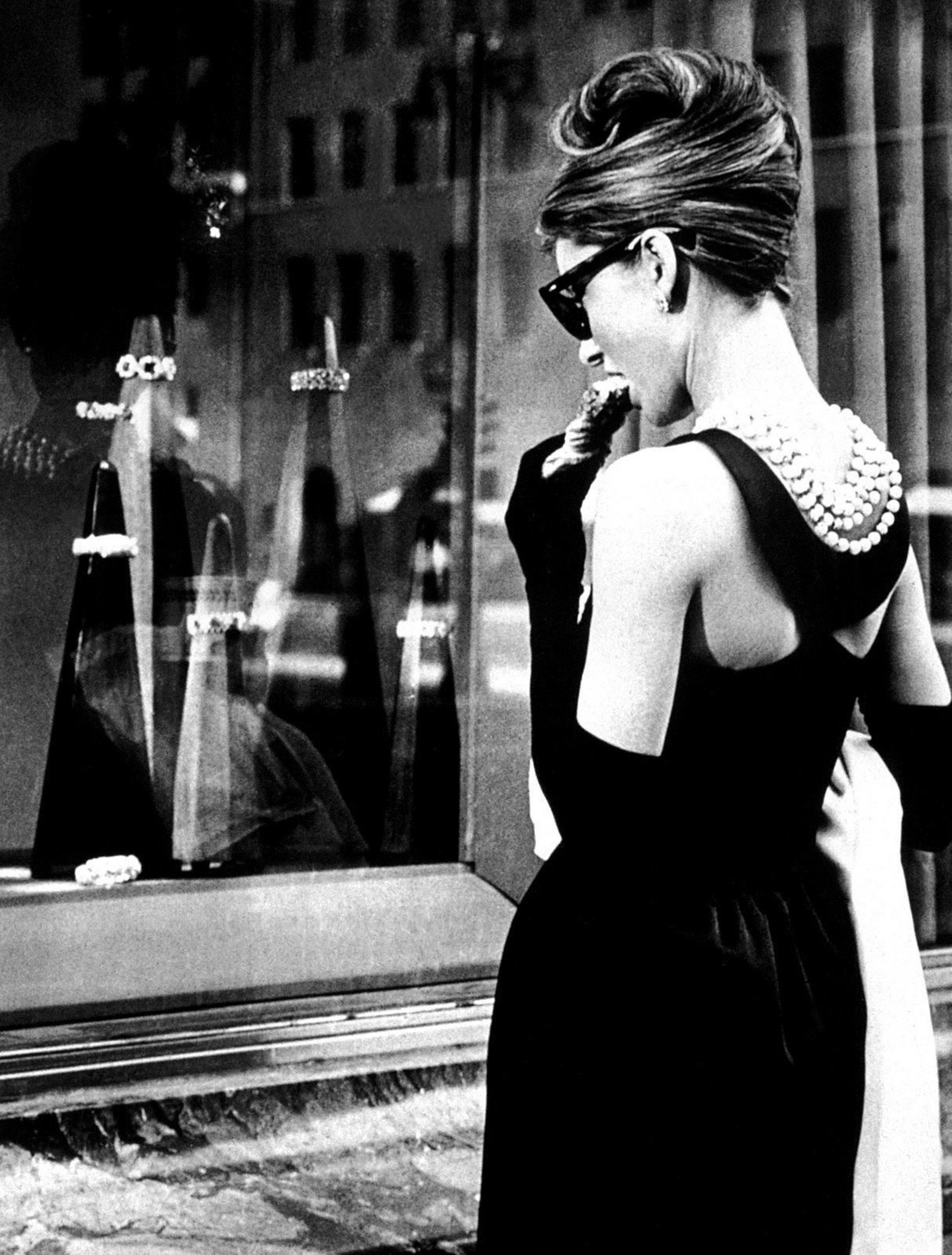 El recogido de Holly Golightly (Audrey Hepburn) en 'Desayuno con diamanetes' (1961).