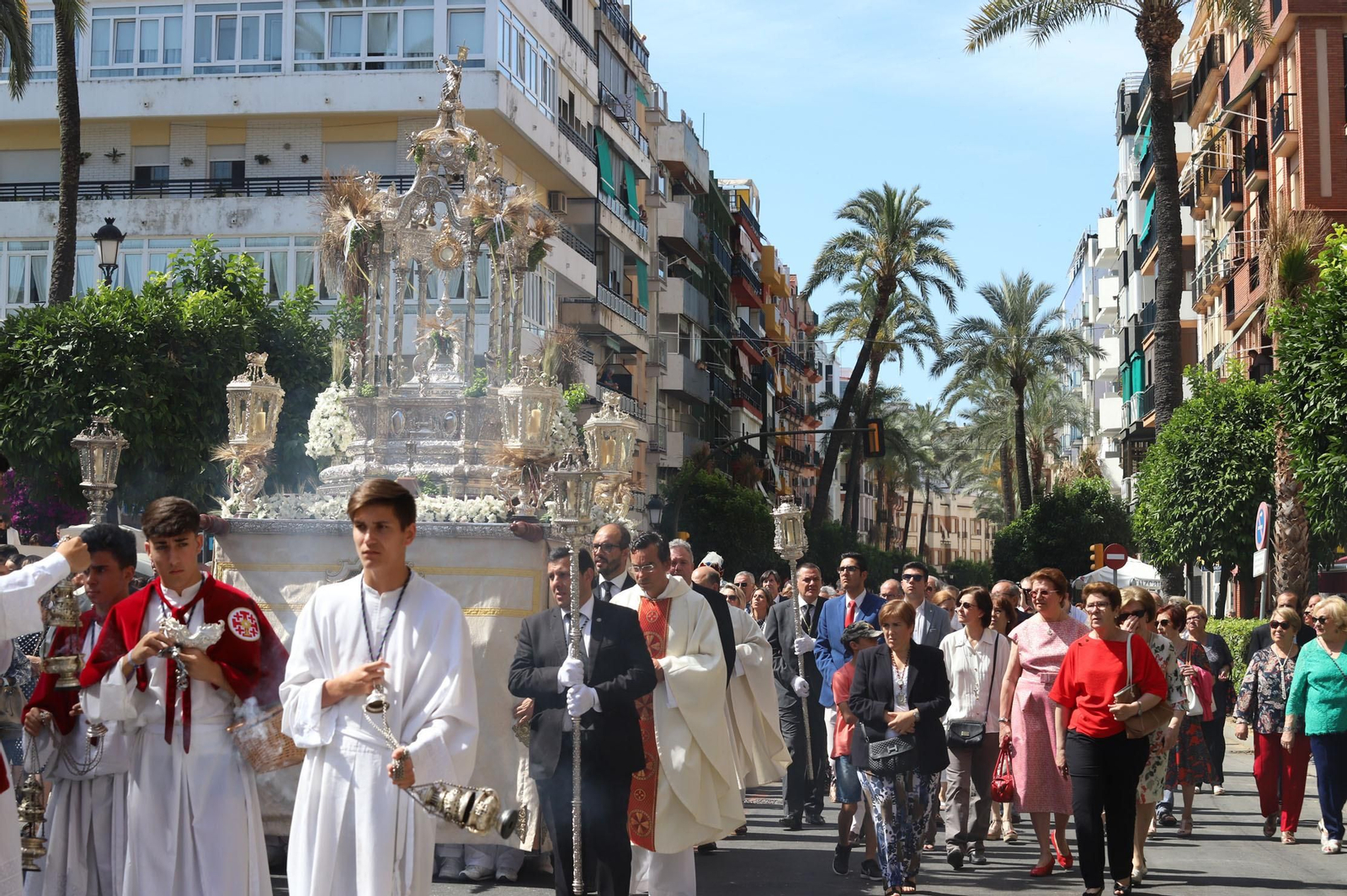 Procesión del Corpus Christi a su llegada a la Plaza de la Merced.
