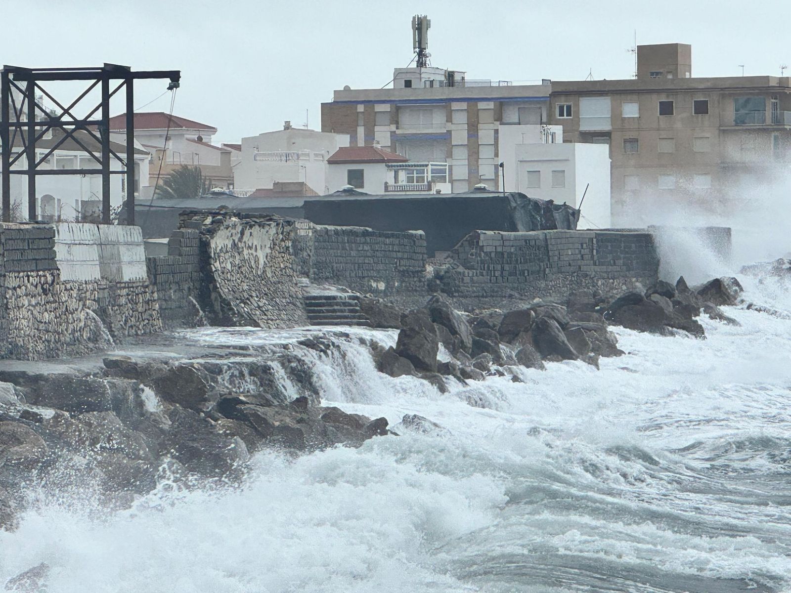 Una parte del muro se ha venido abajo