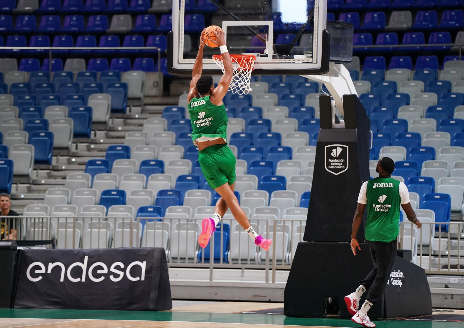 Tyson Pérez hace un mate en un entrenamiento.