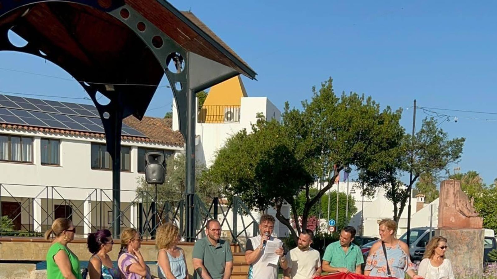 El acto por  el Orgullo LGTBIQ+ 2023, clausurado por el alcalde de Castellar de la Frontera, Adrián Vaca Carrillo.