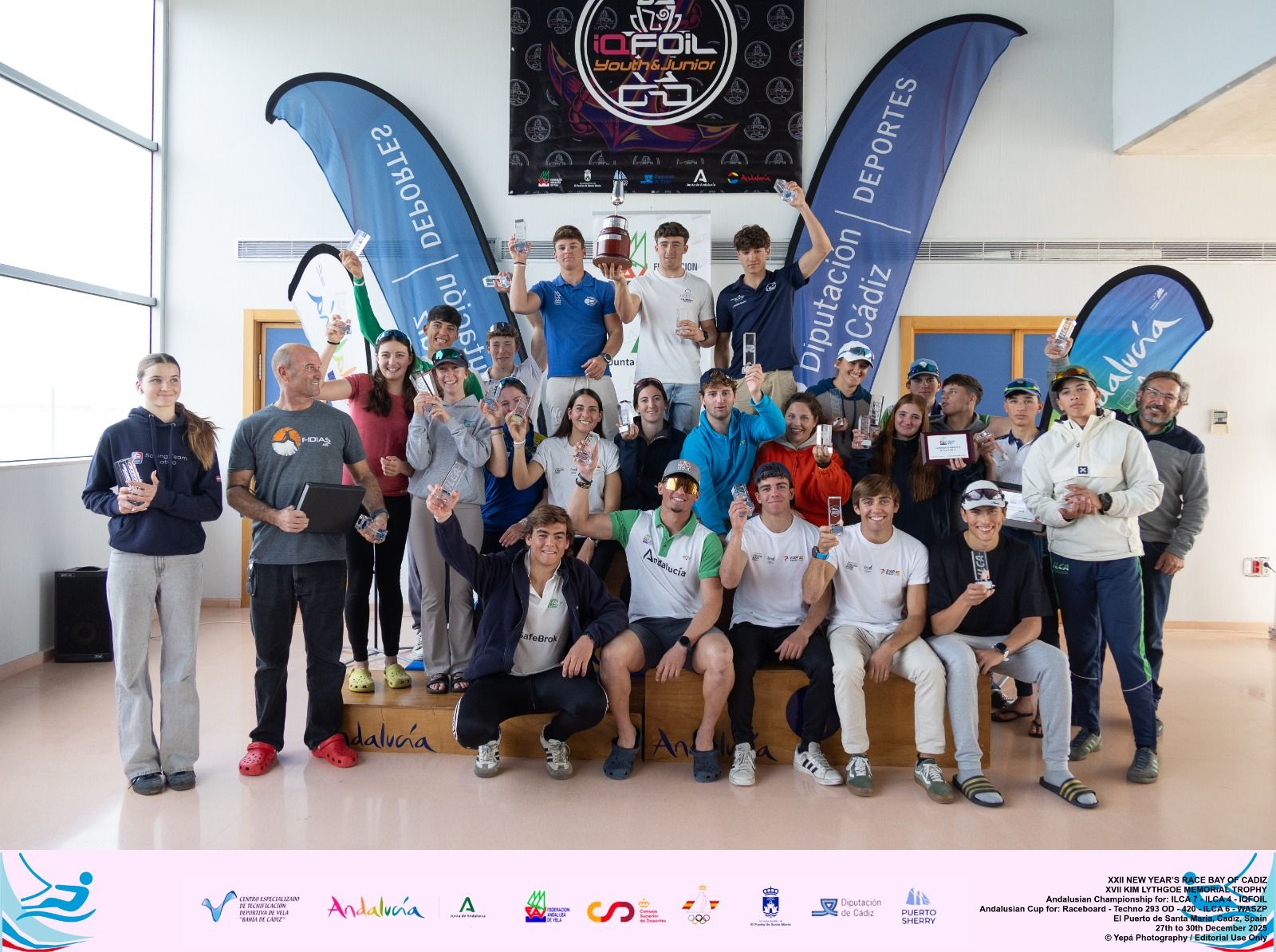 Foto de familia de los ganadores.