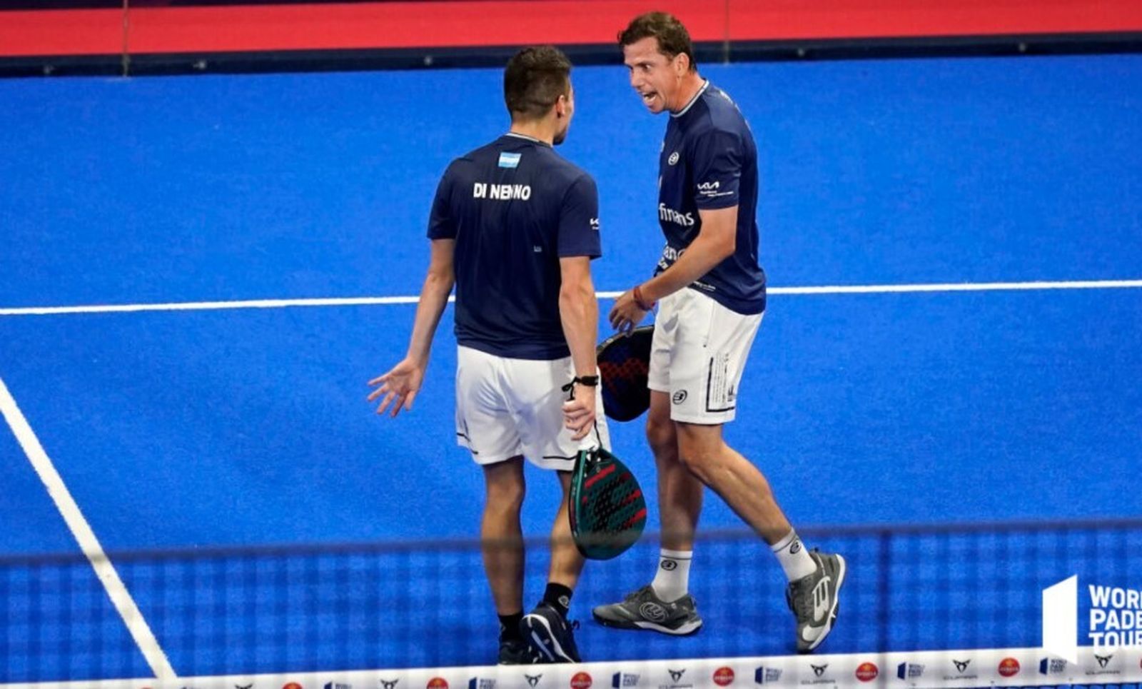 Paquito Navarro le da ánimos a Di Nenno durante la final.