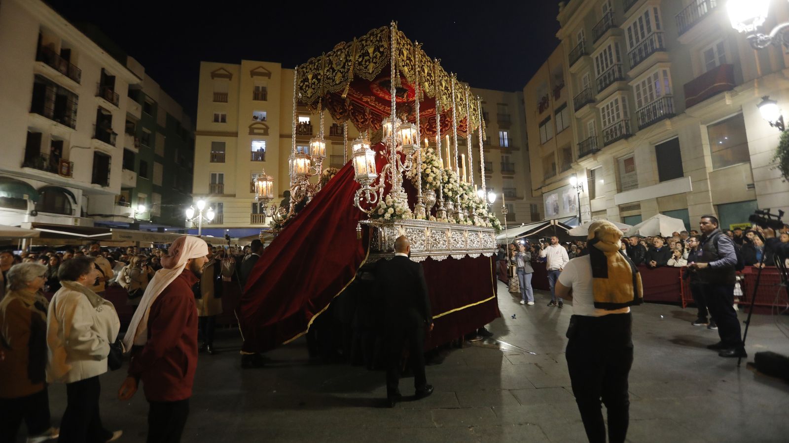 Las fotos del Viernes Santo en la Línea:  Cristo del Mar y Luz y Esperanza Nuestra, Soledad y Santo Entierro, Cristo del Amor y Misericordia y Amargura