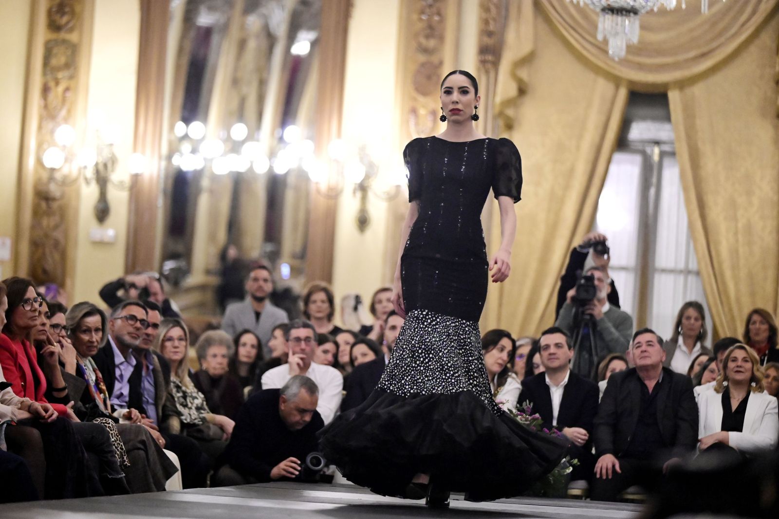 Moda flamenca solidaria con Sonrisa de Lunares en Córdoba