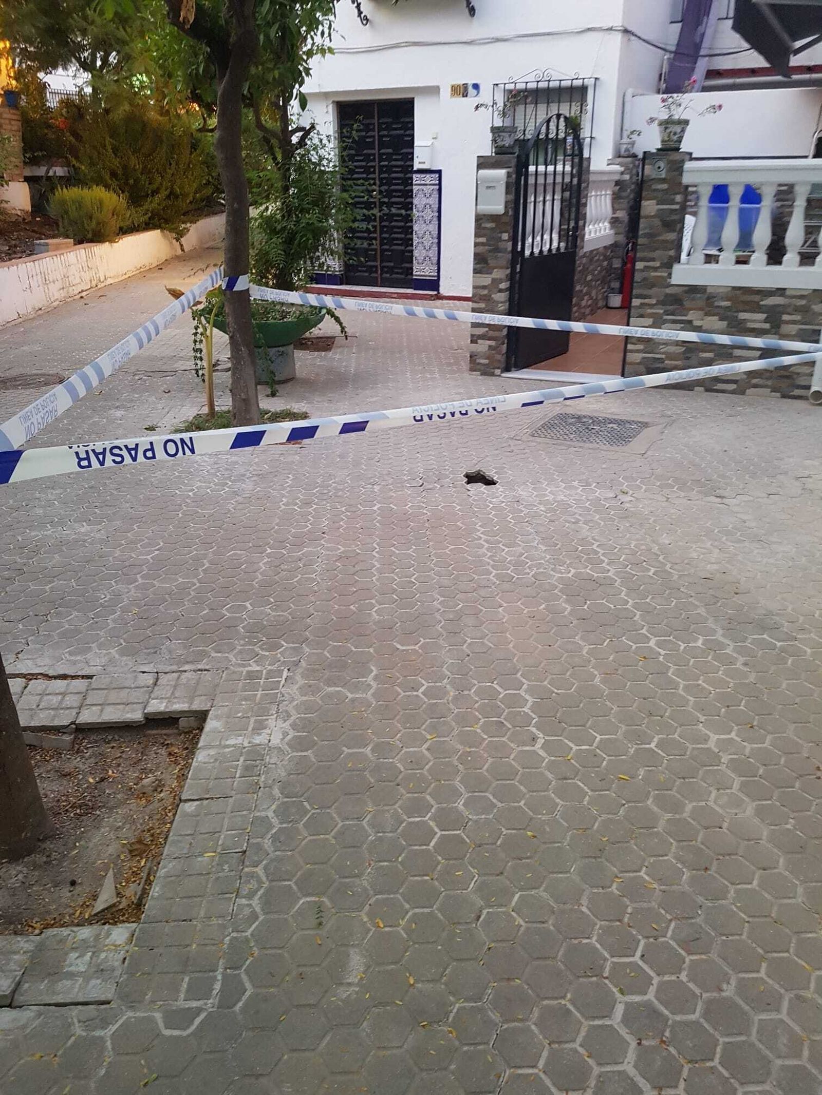 Lugar donde se cayó una mujer.