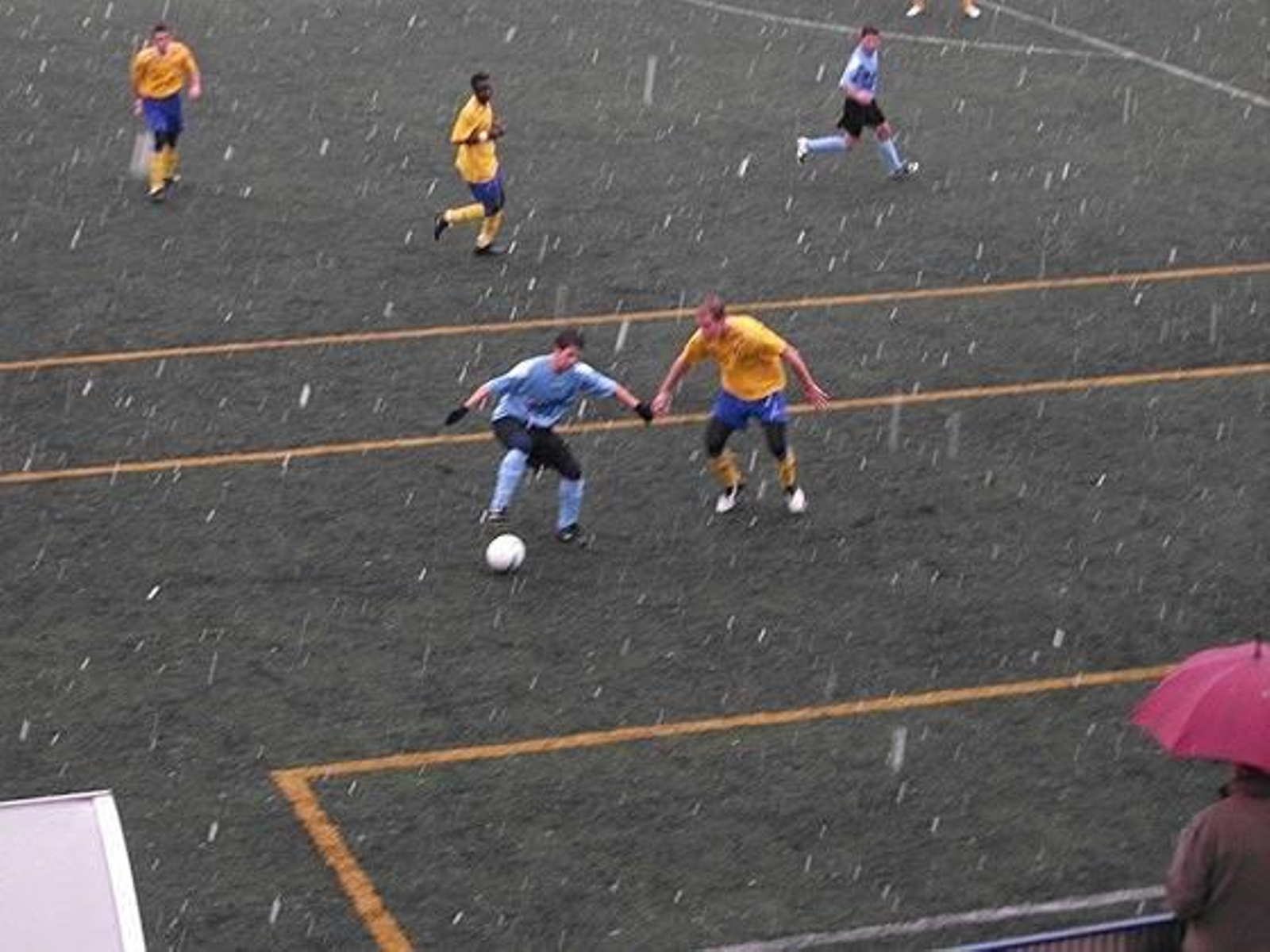Nieve en el partido Tomares-Lebrijana.