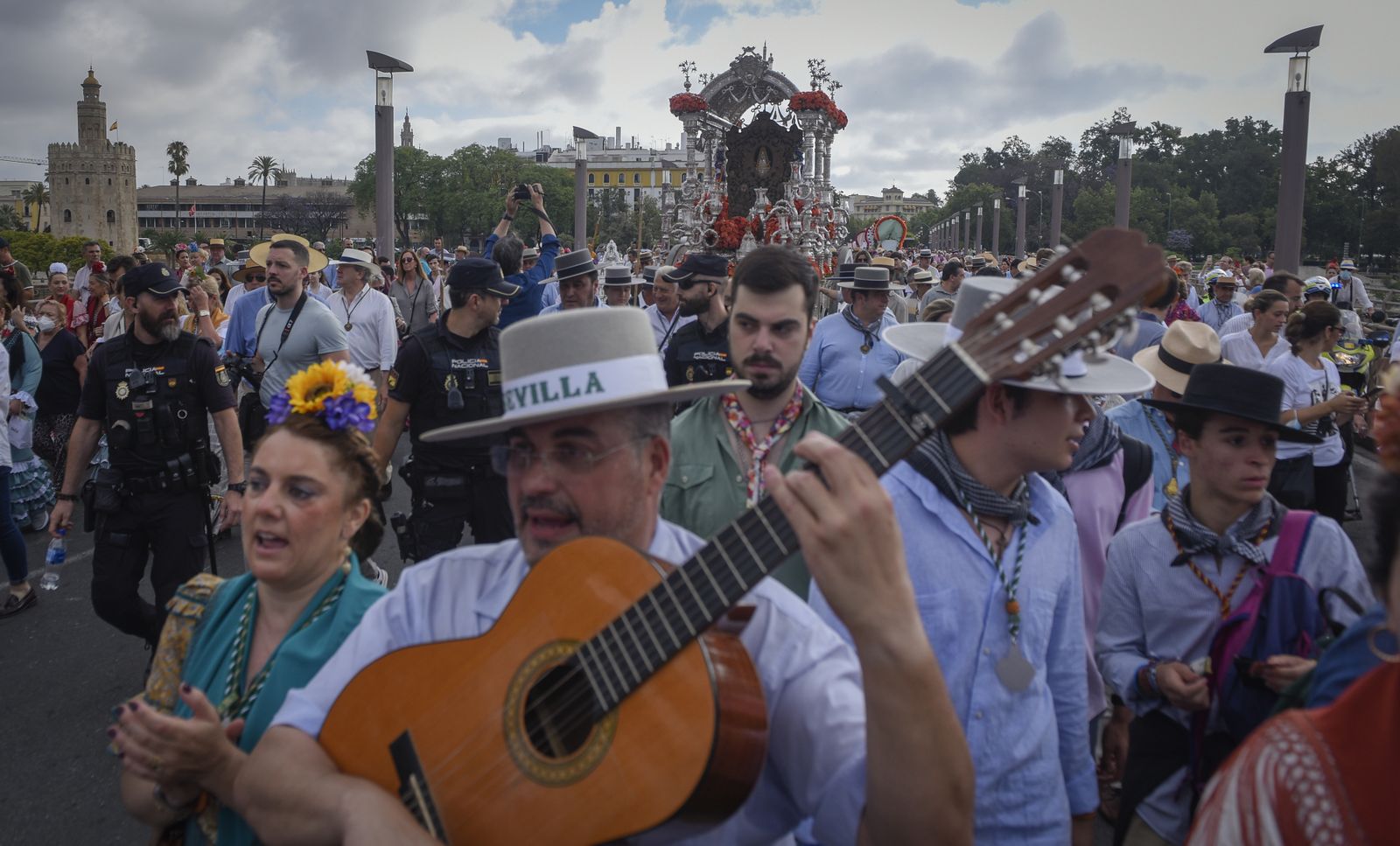 Las imágenes de la salida de la Hermandad del Rocío de Sevilla