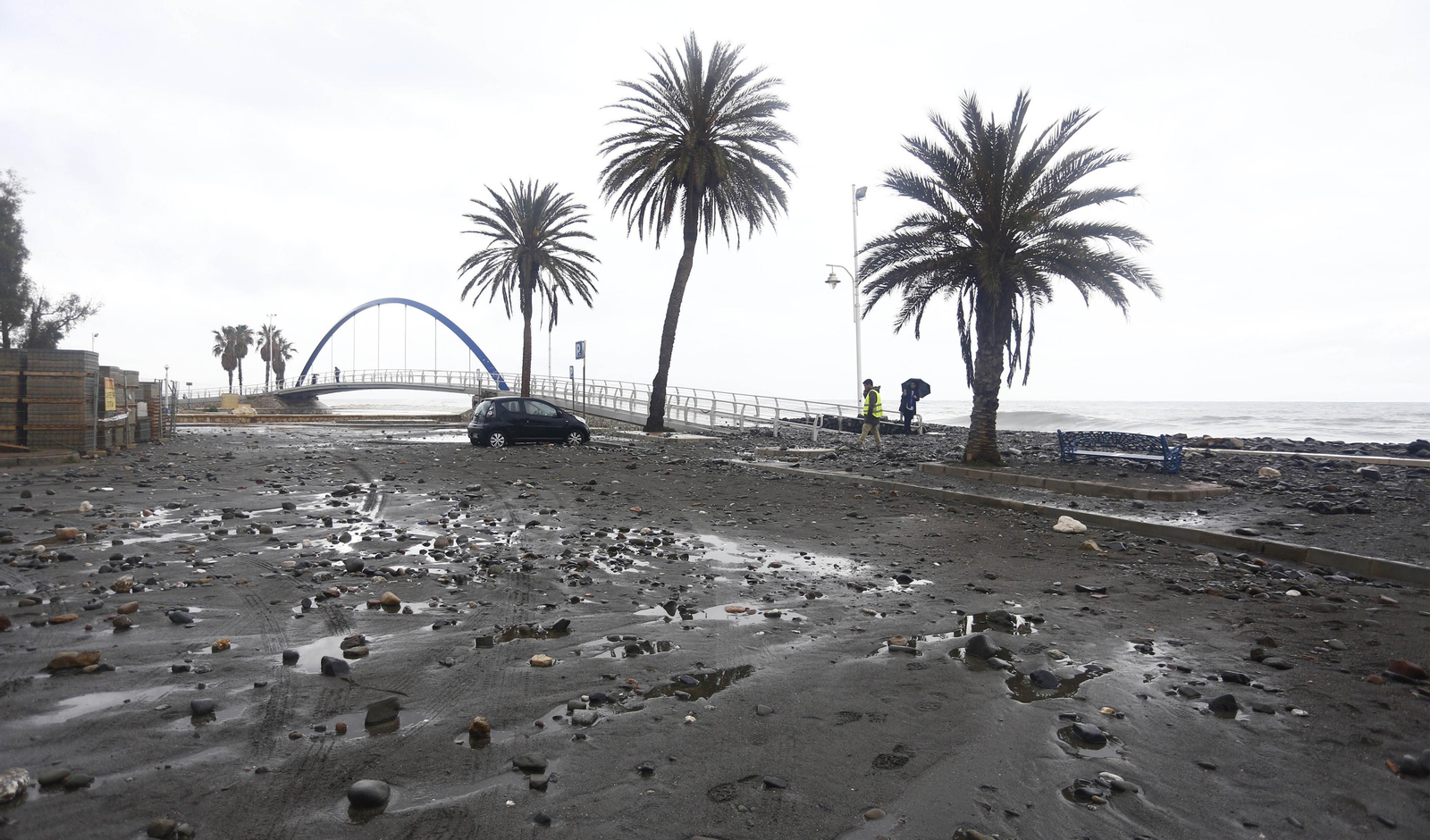 Las fotos de los efectos del temporal en las playas y paseos marítimos de Málaga