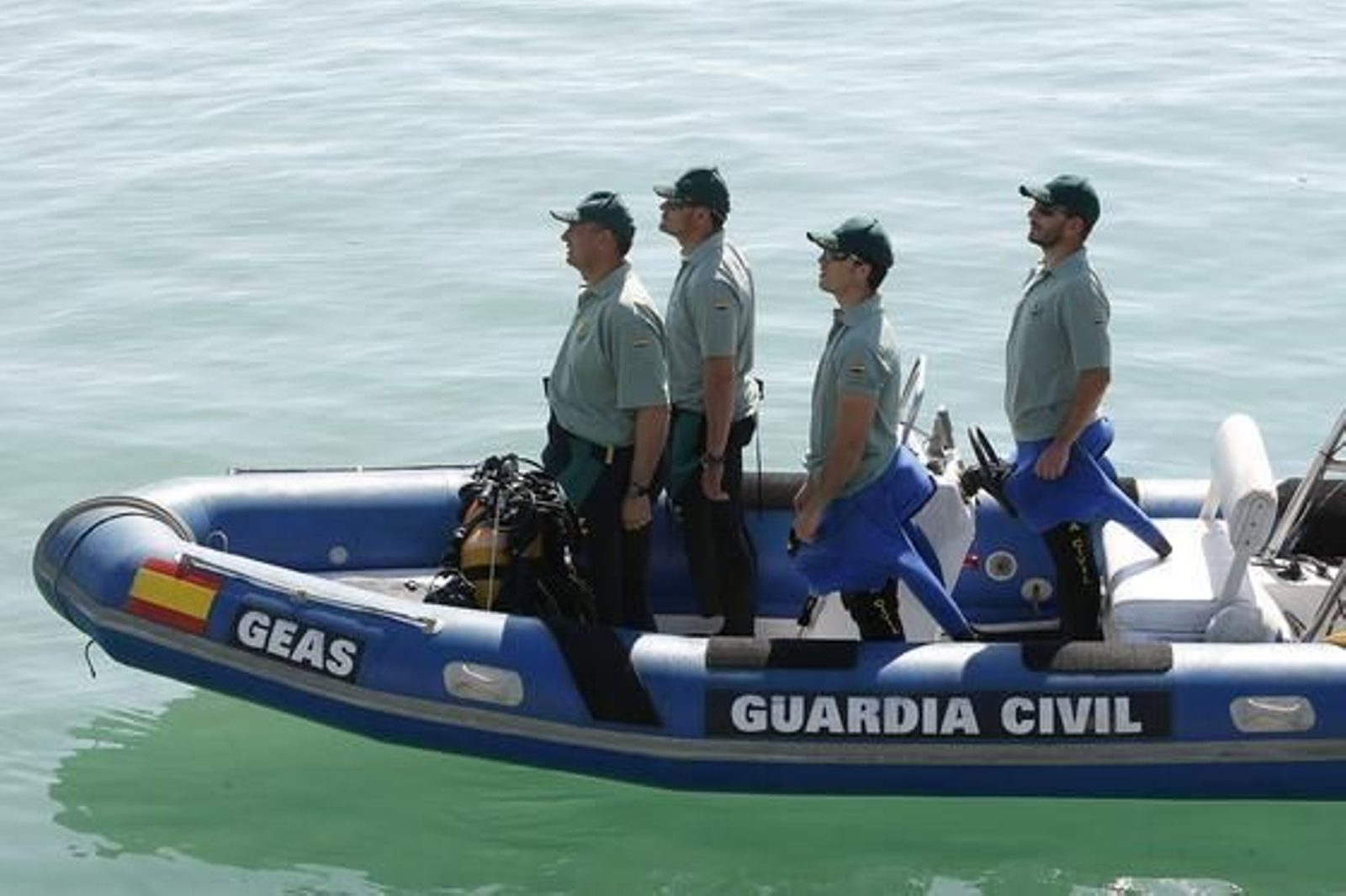 El vicepresidente primero del Gobierno y ministro del Interior, Alfredo Pérez Rubalcaba, ha presentado la patrullera 'Río Segura' "buque insignia" del Servicio Marítimo de la Guardia Civil./José Braza

Foto: Jos?raza