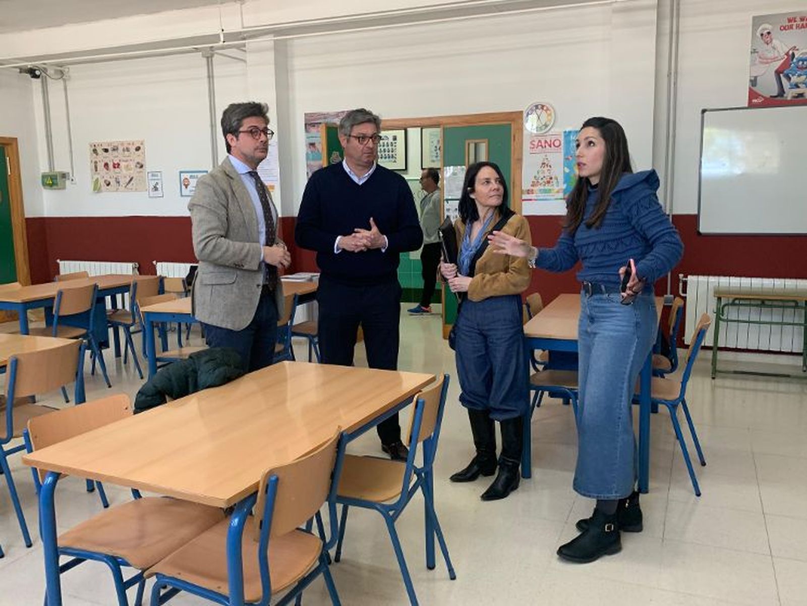 Visita del delegado de Educación al colegi Castillo de Anzur de Puente Genil.