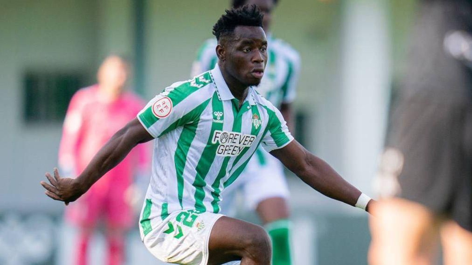 Mawili en su primera titularidad en el Betis Deportivo después de su lesión
