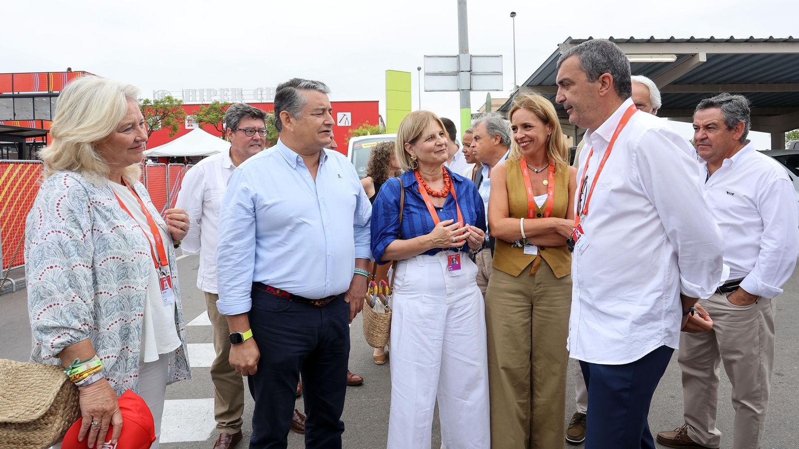 Así fue la salida de la Vuelta España desde Carrefour Sur en Jerez