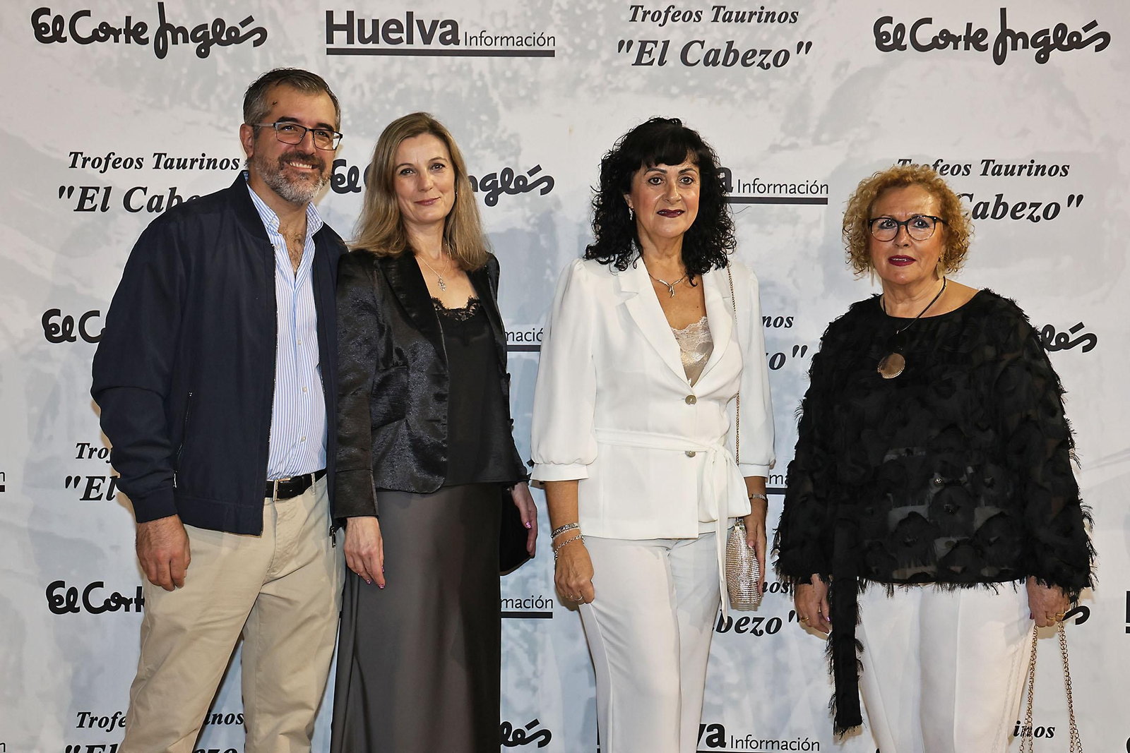 Imágenes del ambiente en la entrega de la XXXII edición de los premios taurinos "El Cabezo"