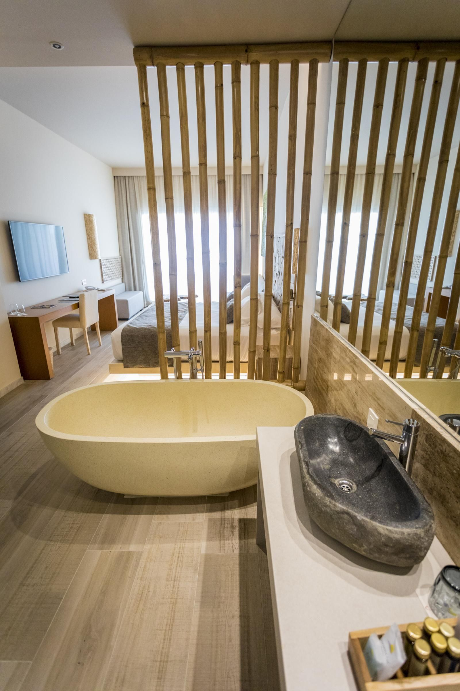 El hotel Zahara Beach & Spa, en imágenes