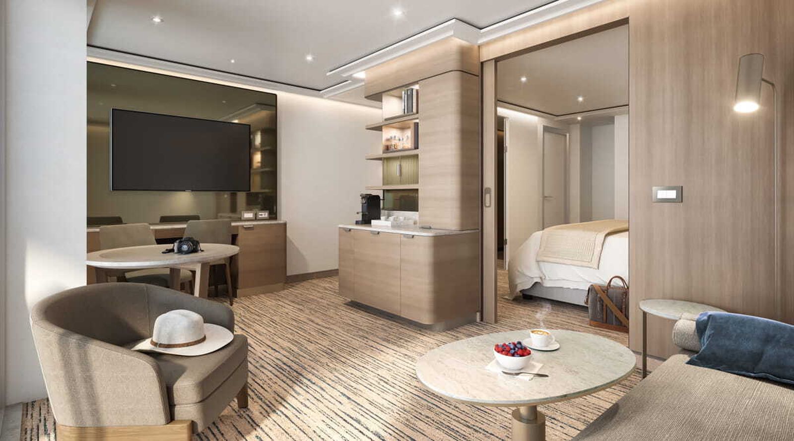 Imágenes del buque Silver Nova que visita el puerto de Cádiz