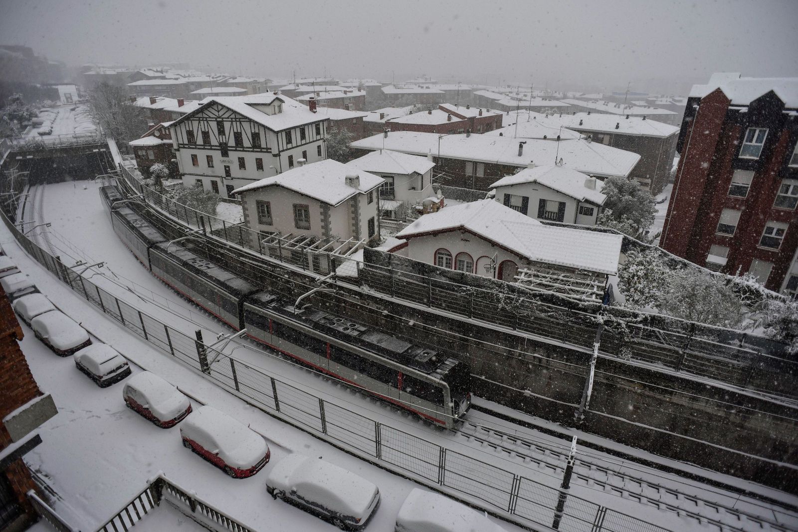 La nieve ha teñido de blanco el País Vasco