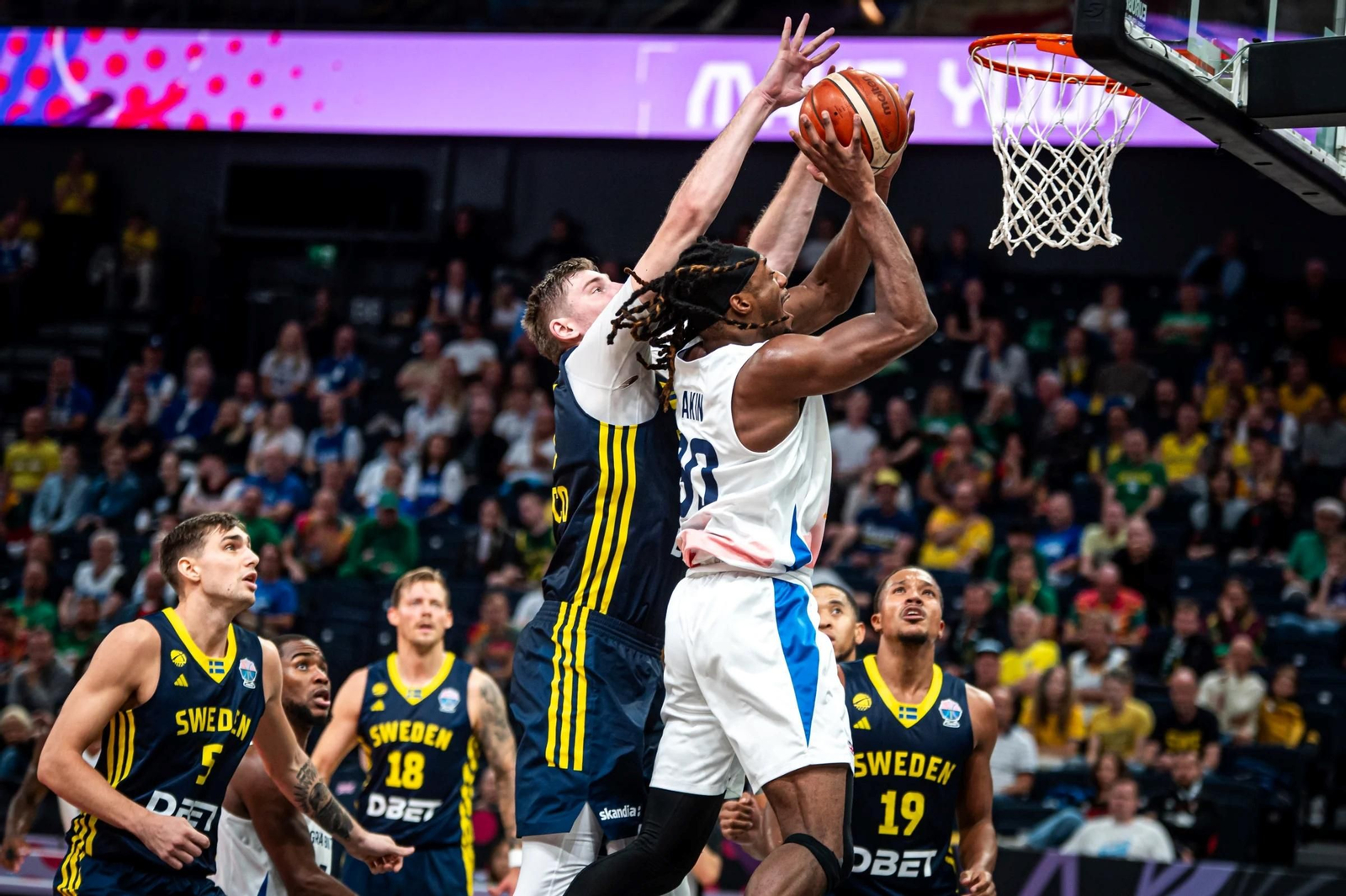 Melwin Pantzar durante el encuentro.