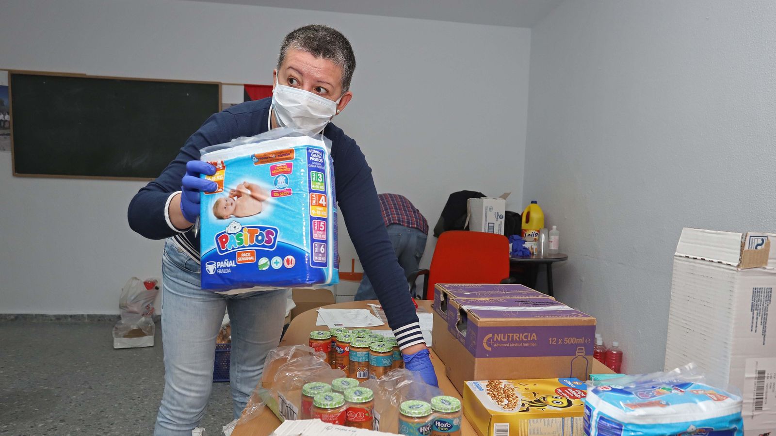 Reparto de alimentos del colectivo 'Solidarios frente al COVID-19'