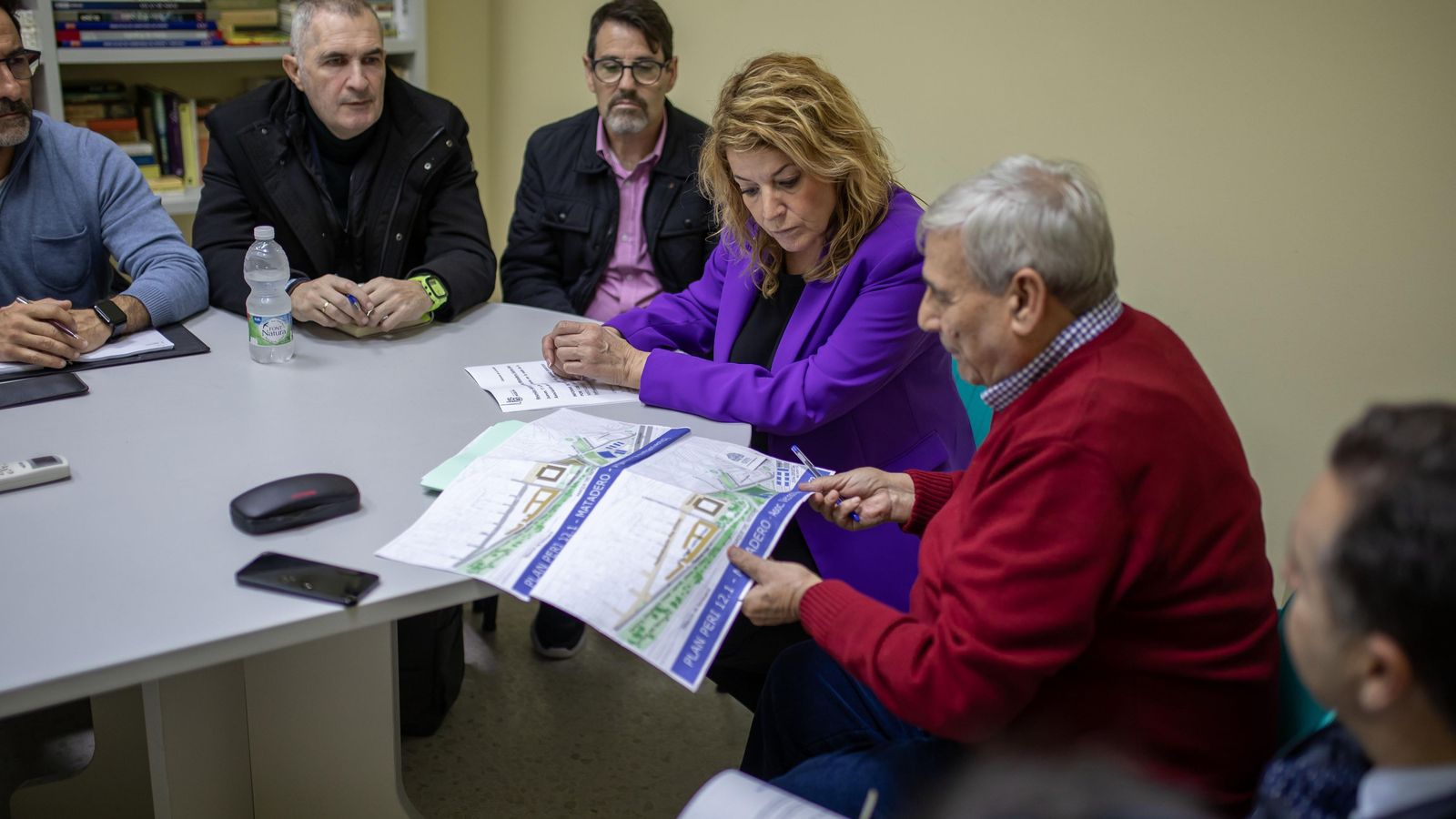 Pilar Miranda junto al presidente de la asociación de vecinos, José Luis Rebollo