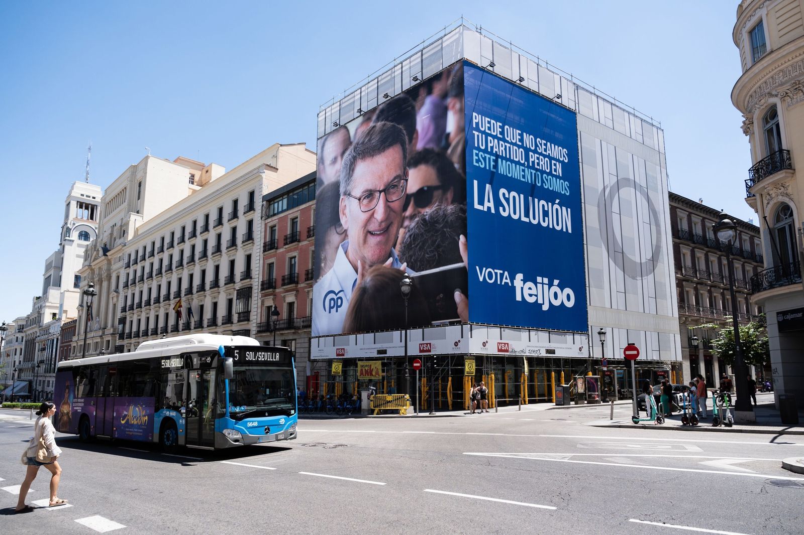 Una lona del PP instalada en Madrid en la que apela al voto útil.
