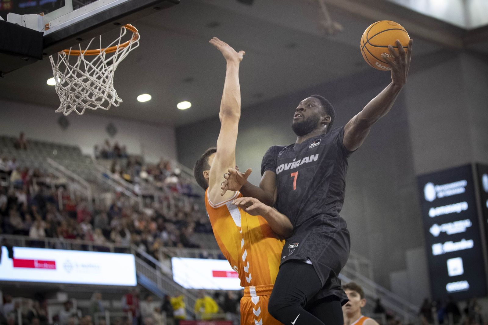 Ataque del Covirán Granada en un partido anterior jugado en el Palacio