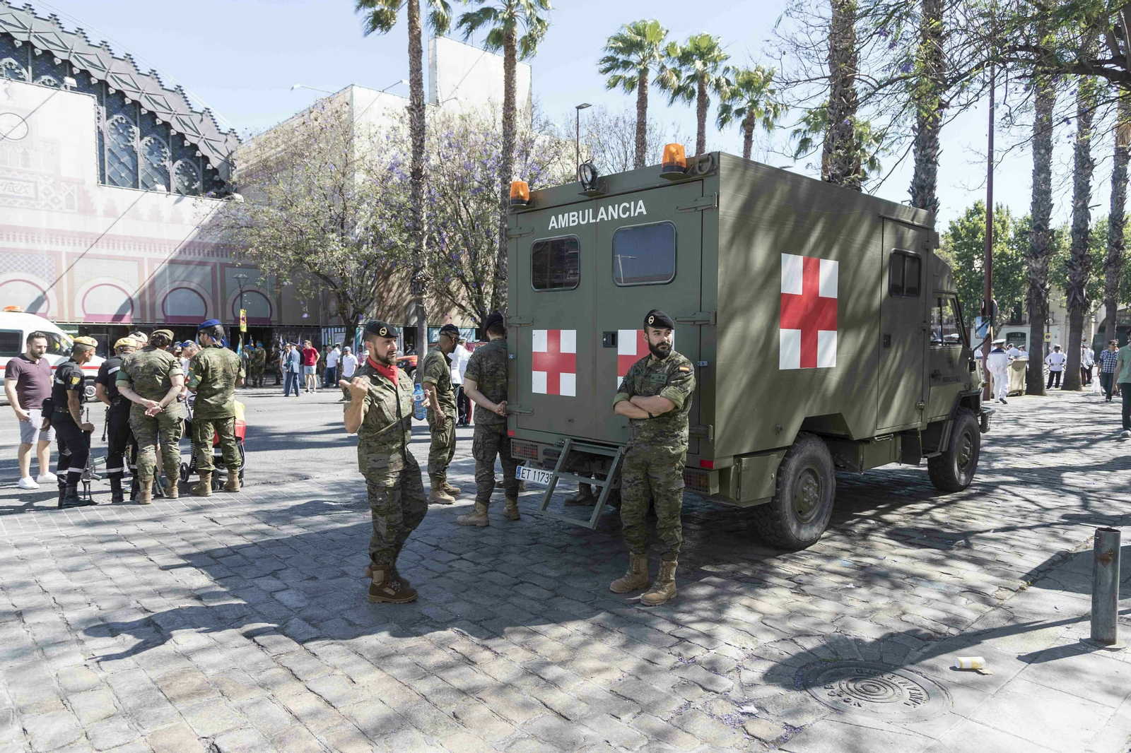 Las imágenes del desfile del Día de las Fuerzas Armadas en Sevilla