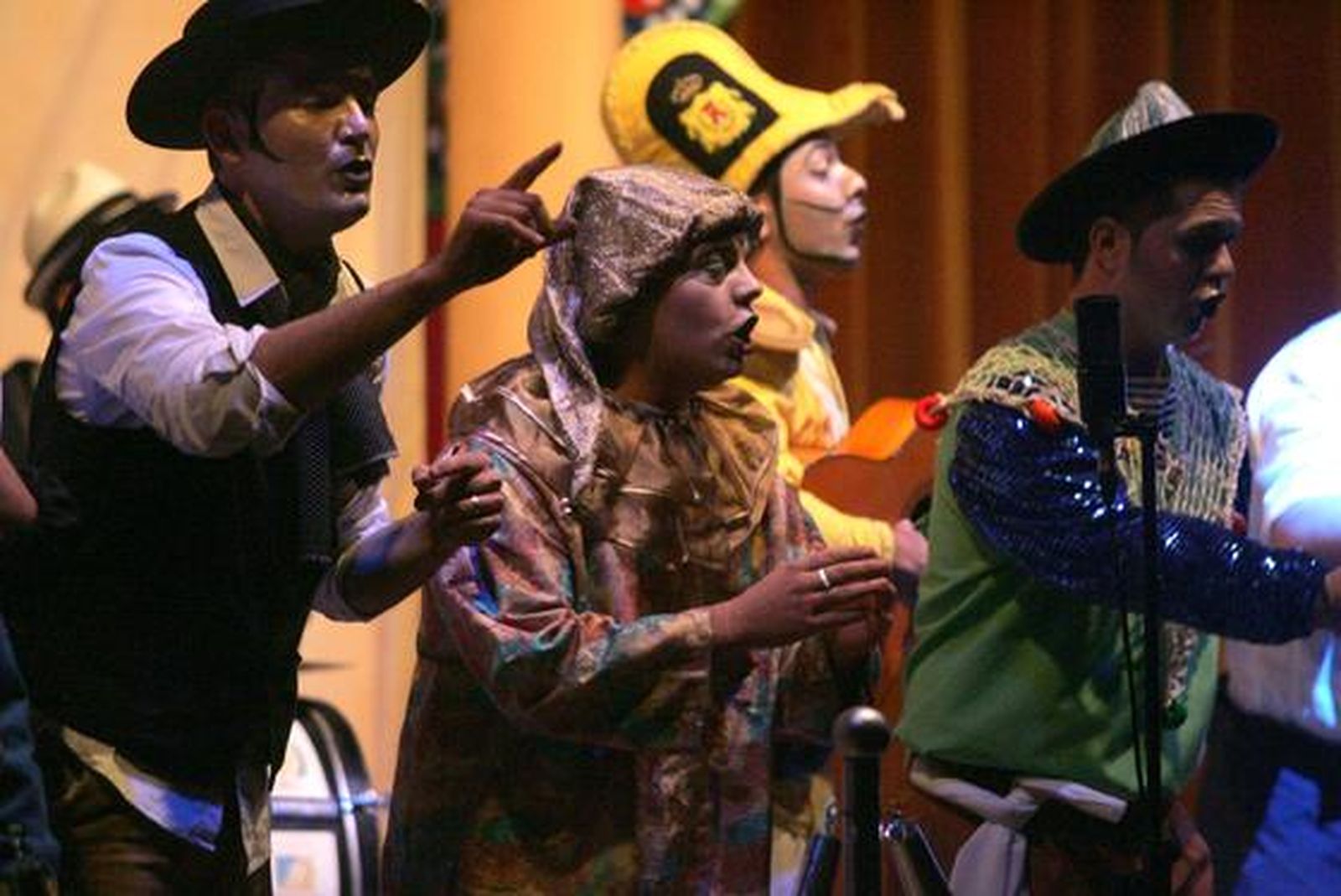 La agrupación 'El desván del carnaval'./Fotos:J.M.Quiñones

Foto: J.M.Q.