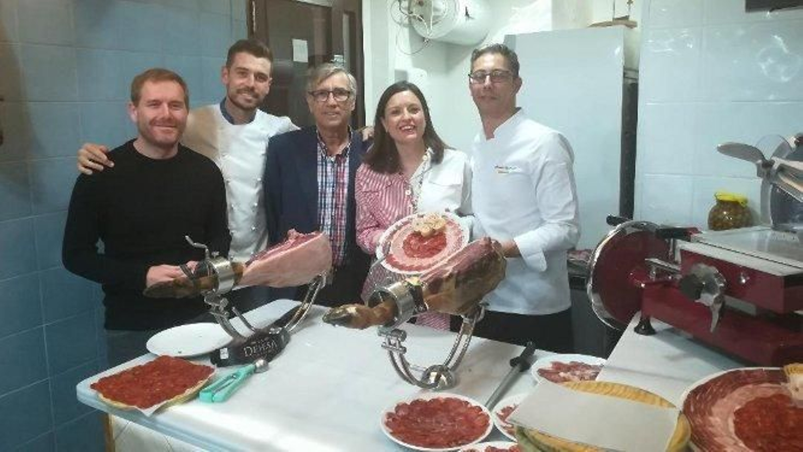 Conrado Martínez, Juan y Javier González, Patricia Cavada y Antonio González, durante el cóctel de apertura.