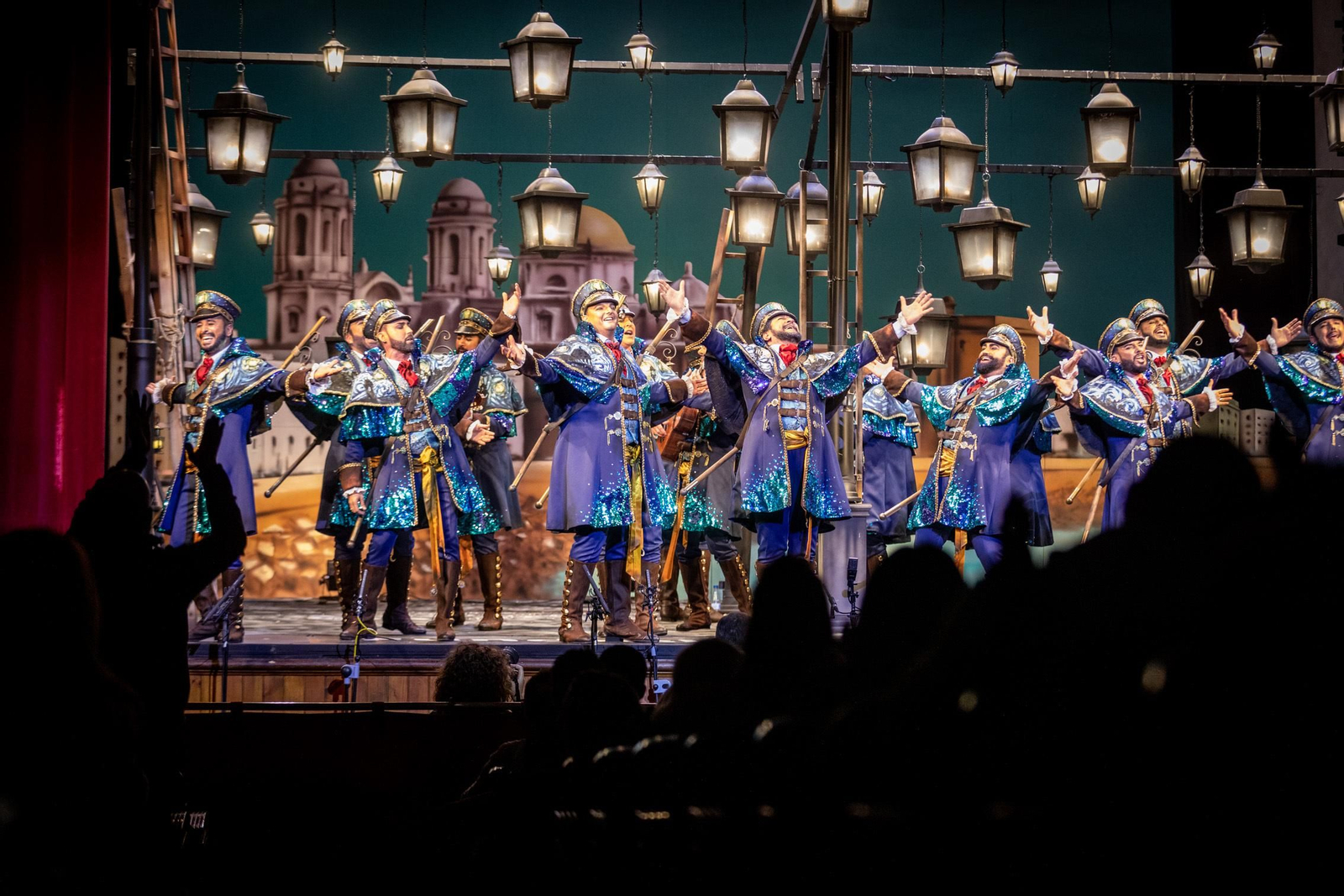 'La luz de Cádiz' comparsa de Kike Remolino cerro la séptima función del COAC 2019