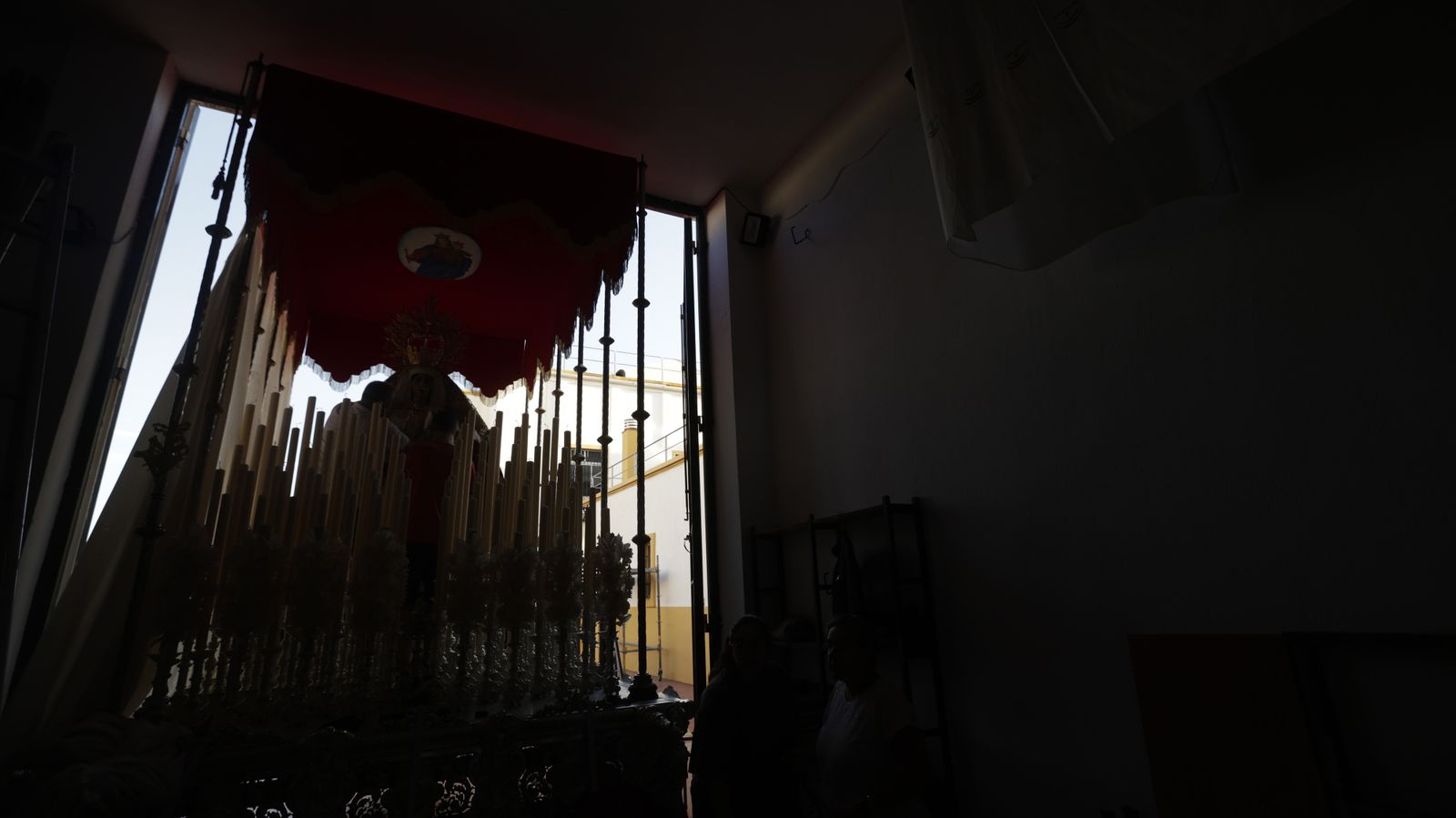 Preparativos en las iglesias de Algeciras para la Magna Mariana, en imágenes