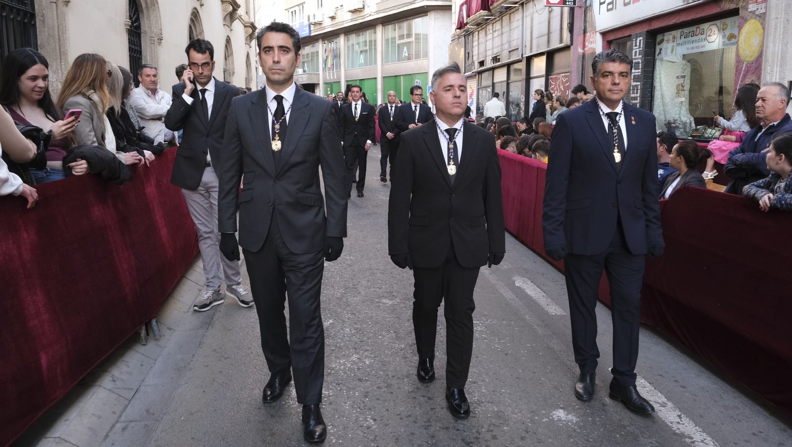 Procesión del Santo Entierro en Almería, en imágenes